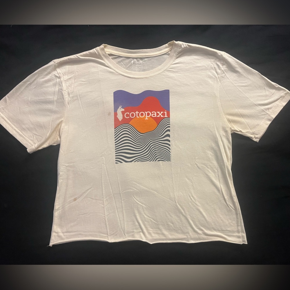 Cotopaxi off white tee- L